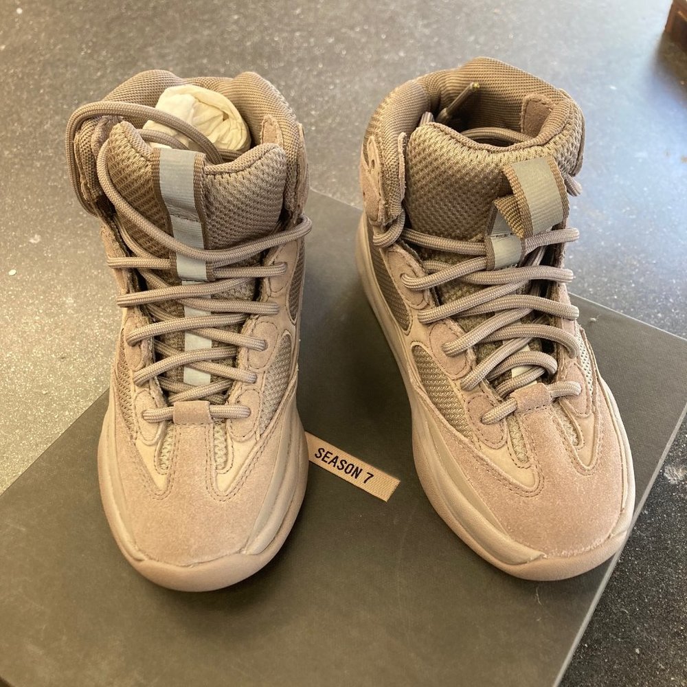 NEW! YEEZY  CINDER SUEDE DESERT BOOT SIZE 35